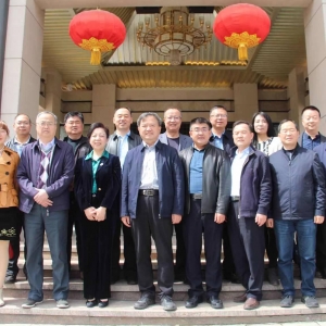 ���ʡ�p�Ͻ��²����о����ĵ�һ��һ�μ��g(sh��)ί�T��(hu��)�A�M���_