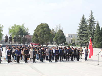 ���Ѹ������� ׷���tɫӛ��--��˾�M���_չ�����������߼���Ӣ�ҡ����}�������